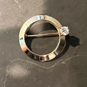 Vintage circle brooch with a single round faux diamond